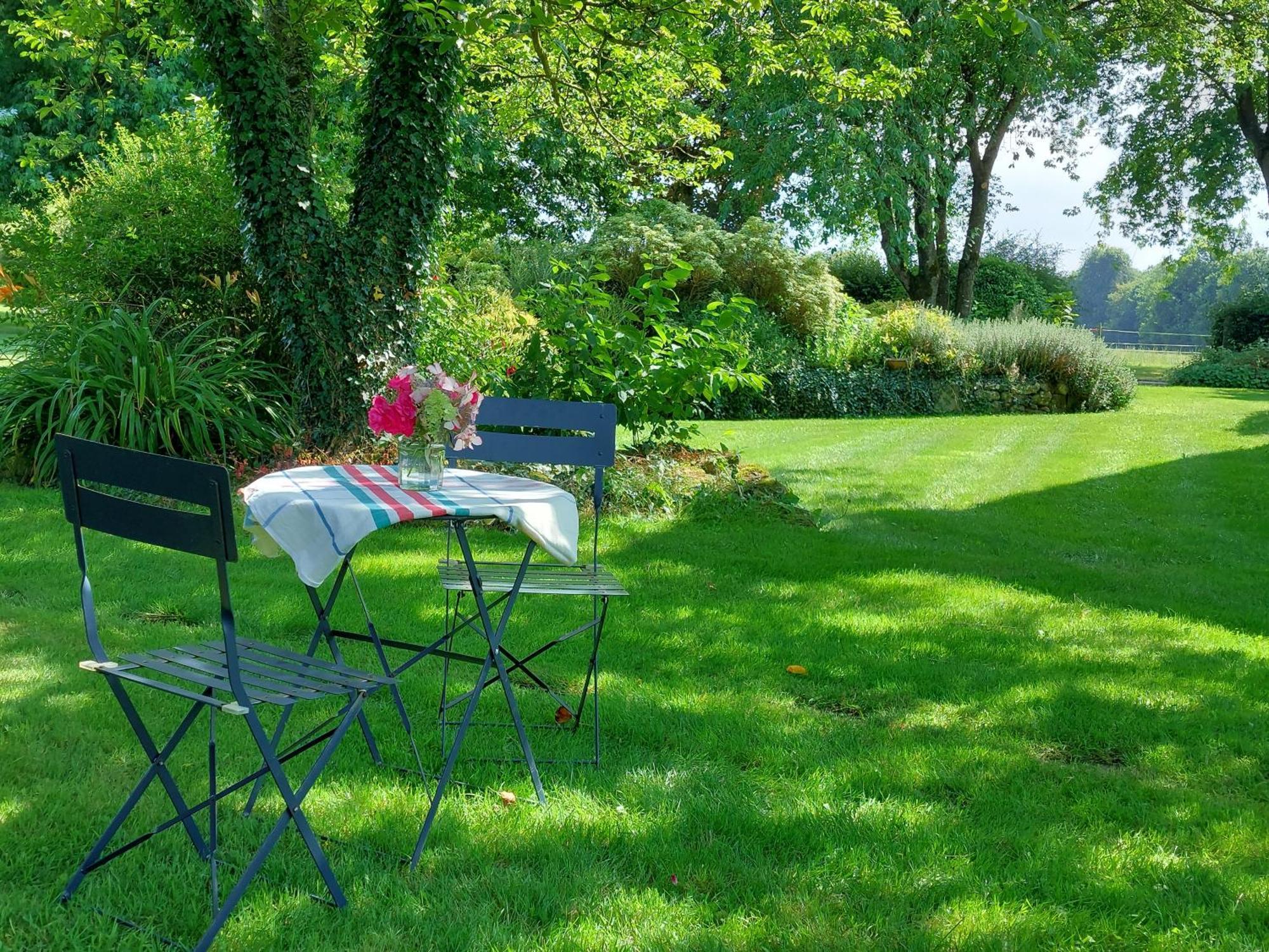 La Maison De Marie, Au Coeur De La Campagne Avec Table D'Hotes Sur Reservation Kerien Exterior photo